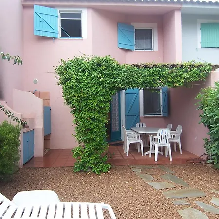 St Cyprien D24 *